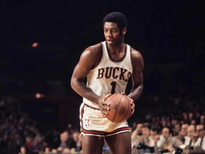 更为多极 更为多极